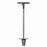 1057078 FISKARS Sadzarka z długim trzonkiem Ergo Dakar www.dom-ogrod-hobby.pl.jpg