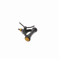 1023657 FISKARS Zraszacz dookolny, metalowy na kółkach  www.dom-ogrod-hobby.pl 1.jpg