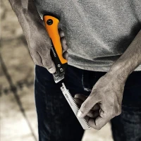 www.dom-ogrod-hobby.pl FISKARS Piła składana kompaktowa 150 mm (5).jpg