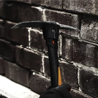 www.dom-ogrod-hobby.pl FISKARS Kilof ogrodowy Isocore™ S 36 cm  (2).jpg