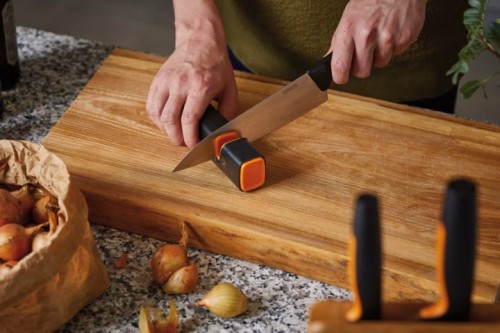 1003098_Fiskars_Action_Edge_Roll-Sharp_ (1) (Mały).jpg