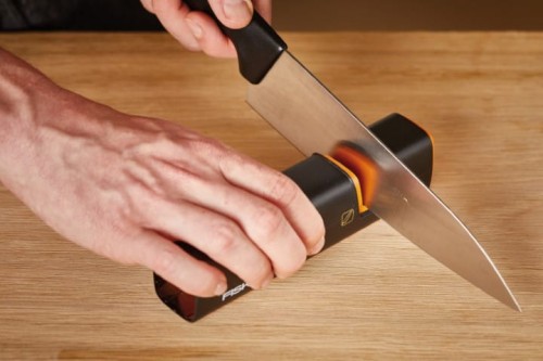 1003098_Fiskars_Edge_Roll-Sharp_action (Mały).jpg