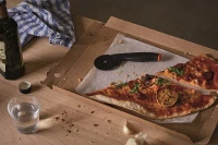Fiskars_Environment_FF_Pizza_wheel_1019533_02.jpg
