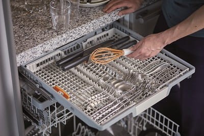 Fiskars_Action_FF_Non-scratch_whisk_1023613_02.jpg