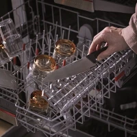 1051747_Fiskars_Hard_Edge_Large_Cooks_knife_Dishwasher_Environment_01_1x1.jpg