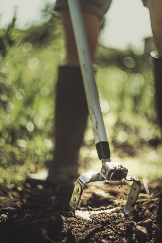 Fiskars_Gardening_Action_Xact_Push_pull_weeder_1027042_m.jpg