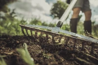 Fiskars_Gardening_Action_Xact_Soil_rake_1027039_m.jpg