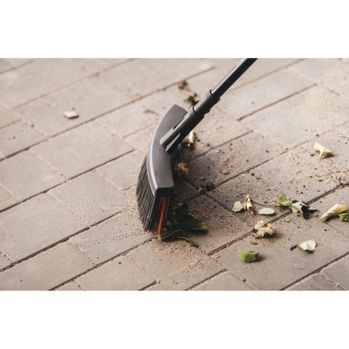 Fiskars_Garden_Action_Solid_Broom_M_1025921_1025930 (2).jpg