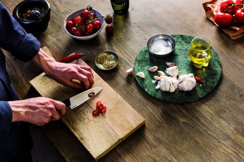 Fiskars_Action_Hard_Edge_Small_cooks_knife_1051749.jpg