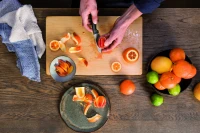 Fiskars_Action_Hard_Edge_Peeling_knife_1051777.jpg