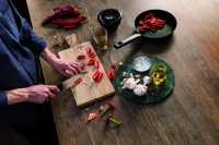 Fiskars_Action_Hard_Edge_Medium_cooks_knife_1051748.jpg