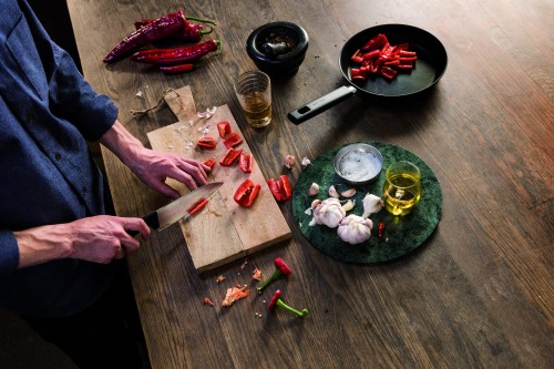 Fiskars_Action_Hard_Edge_Medium_cooks_knife_1051748.jpg